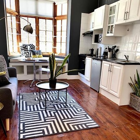 1-Bedroom Sea Point Gem - Perfect Location! เคปทาวน์ ภายนอก รูปภาพ