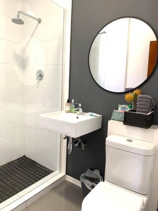 1-Bedroom Sea Point Gem - Perfect Location! เคปทาวน์ ภายนอก รูปภาพ