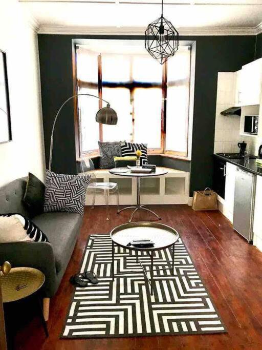 1-Bedroom Sea Point Gem - Perfect Location! เคปทาวน์ ภายนอก รูปภาพ
