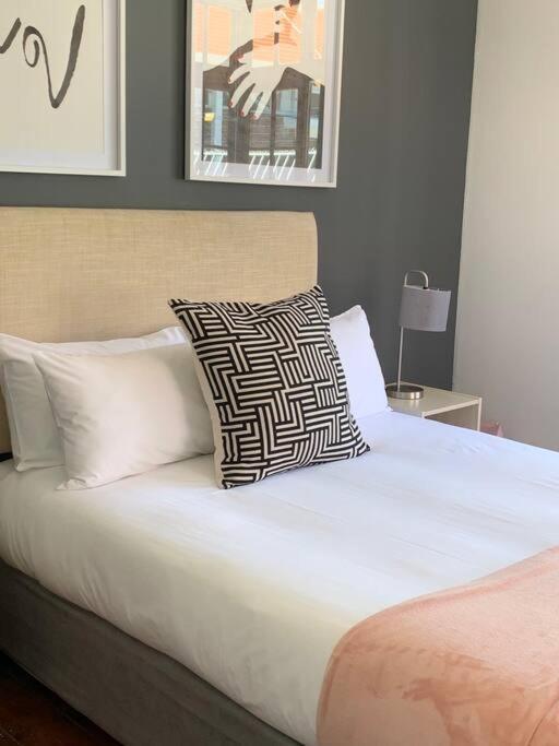 1-Bedroom Sea Point Gem - Perfect Location! เคปทาวน์ ภายนอก รูปภาพ