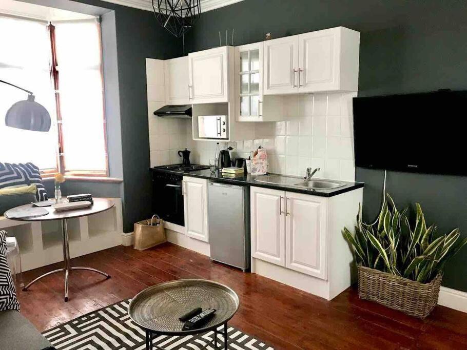1-Bedroom Sea Point Gem - Perfect Location! เคปทาวน์ ภายนอก รูปภาพ