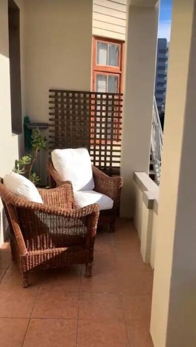 1-Bedroom Sea Point Gem - Perfect Location! เคปทาวน์ ภายนอก รูปภาพ