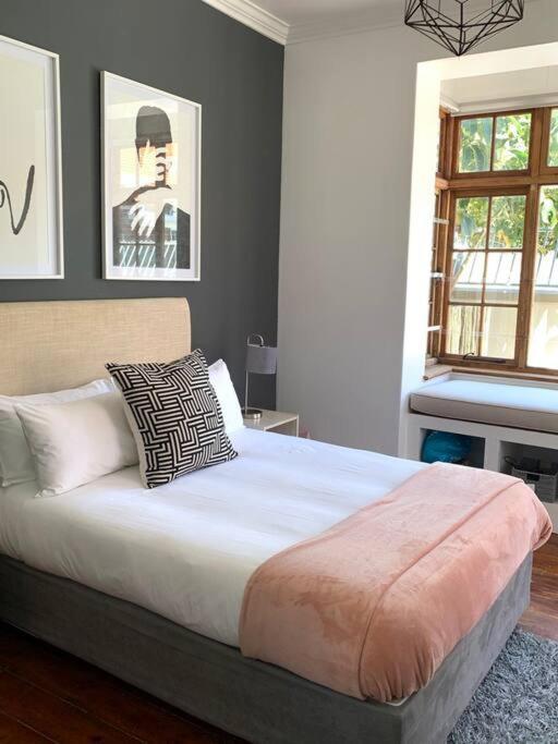 1-Bedroom Sea Point Gem - Perfect Location! เคปทาวน์ ภายนอก รูปภาพ