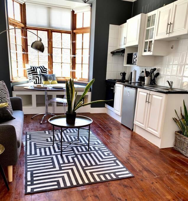 1-Bedroom Sea Point Gem - Perfect Location! เคปทาวน์ ภายนอก รูปภาพ