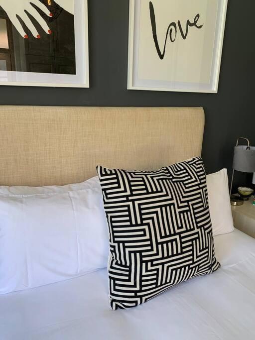 1-Bedroom Sea Point Gem - Perfect Location! เคปทาวน์ ภายนอก รูปภาพ