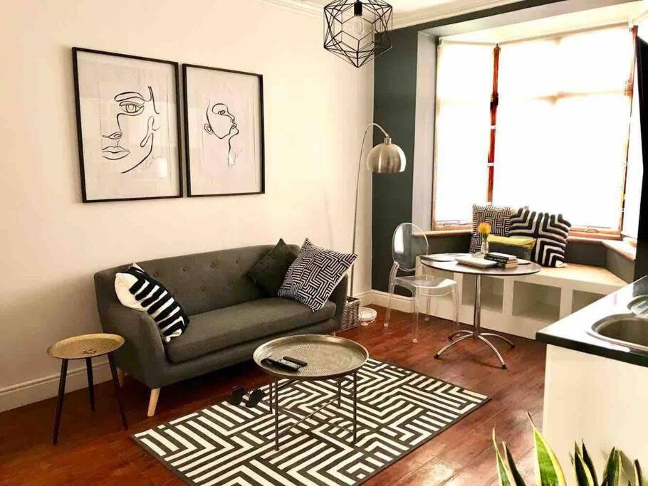 1-Bedroom Sea Point Gem - Perfect Location! เคปทาวน์ ภายนอก รูปภาพ